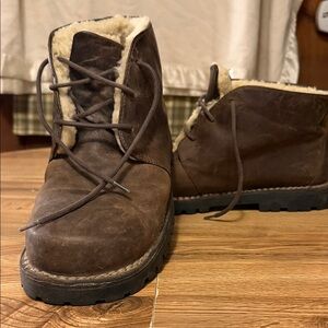 Ugg Australia Men’s Shearling lined boots sz 13
